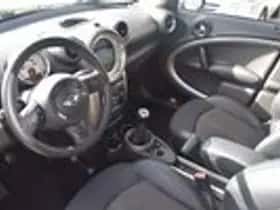 MINI Countryman (2012) thumbnail 4
