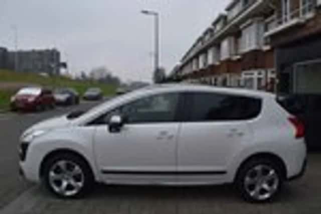 Peugeot 3008 (2014) thumbnail 11
