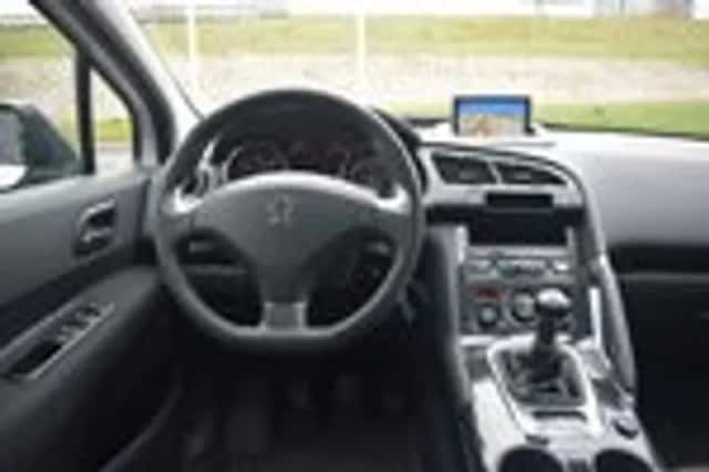 Peugeot 3008 (2014) thumbnail 12
