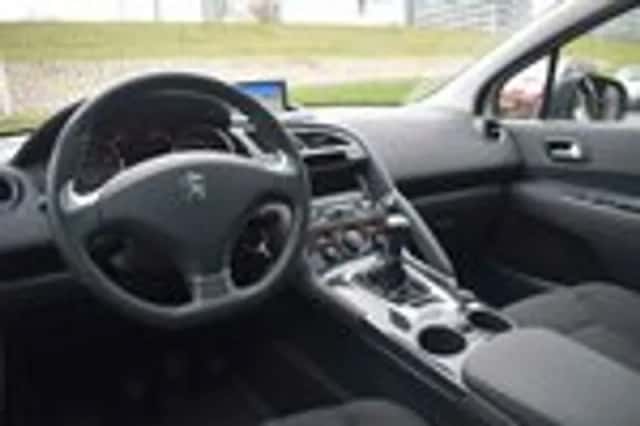 Peugeot 3008 (2014) thumbnail 13
