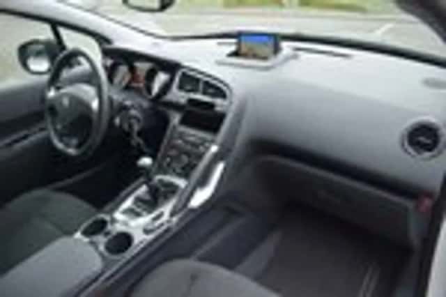 Peugeot 3008 (2014) thumbnail 21