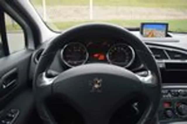 Peugeot 3008 (2014) thumbnail 24
