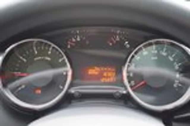 Peugeot 3008 (2014) thumbnail 25
