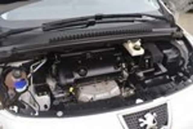 Peugeot 3008 (2014) thumbnail 30