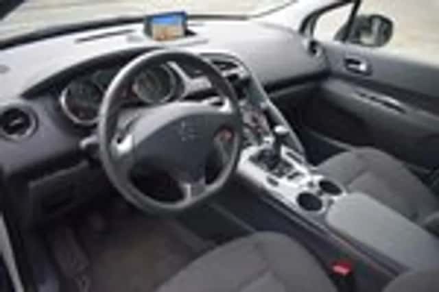 Peugeot 3008 (2014) thumbnail 4