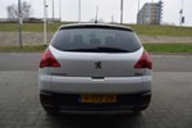 Peugeot 3008 (2014) thumbnail 9