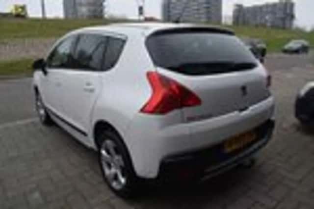 Peugeot 3008 (2014) thumbnail 10