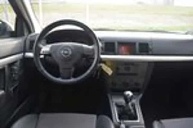 Opel Vectra (2003) thumbnail 11
