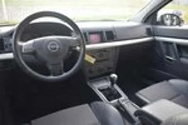 Opel Vectra (2003) thumbnail 12