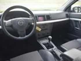 Opel Vectra (2003) thumbnail 12