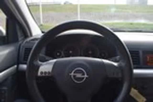 Opel Vectra (2003) thumbnail 16