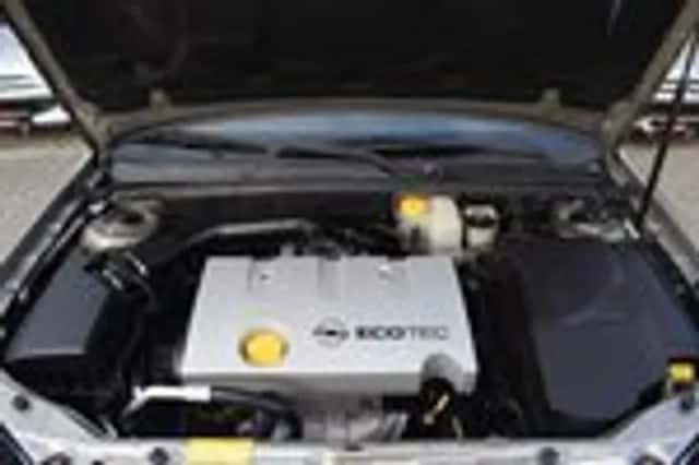 Opel Vectra (2003) thumbnail 20