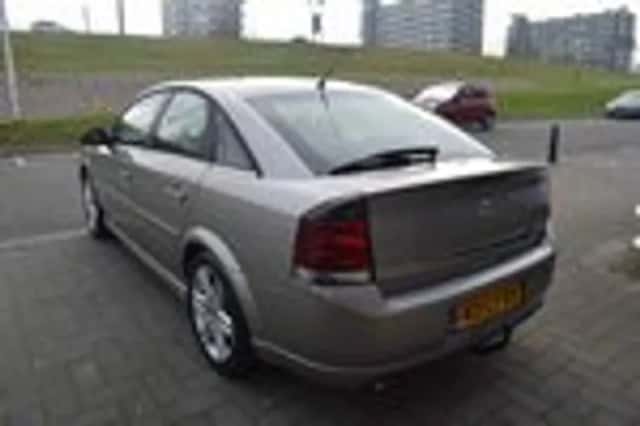 Opel Vectra (2003) thumbnail 9