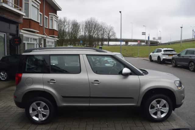 Škoda Yeti (2014) thumbnail 6