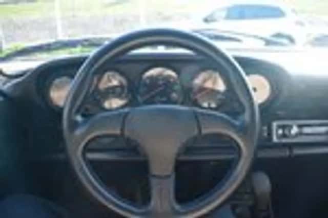 Porsche 911 (1988) thumbnail 12
