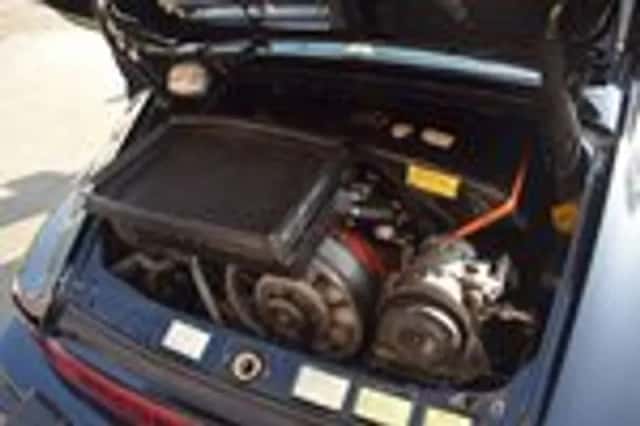 Porsche 911 (1988) thumbnail 22