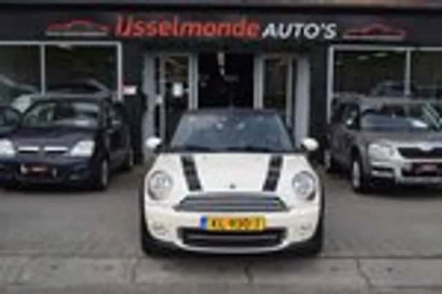 MINI Cooper (2015) thumbnail 4