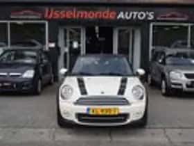 MINI Cooper (2015) thumbnail 4