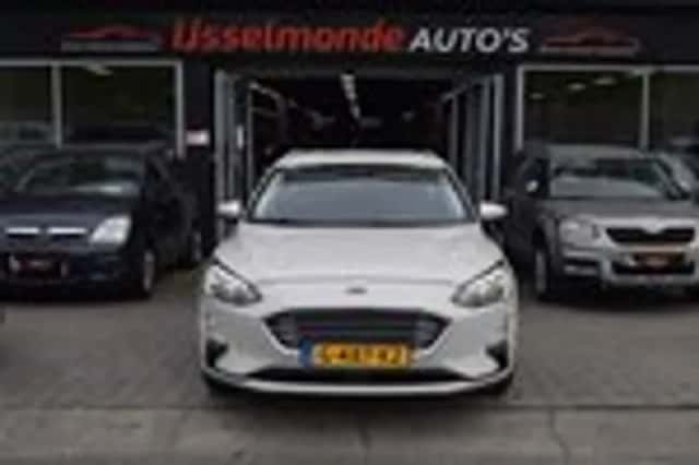 Ford Focus (2019) thumbnail 3