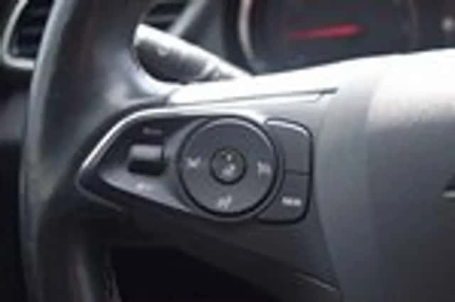 Opel Grandland X (2017) thumbnail 24