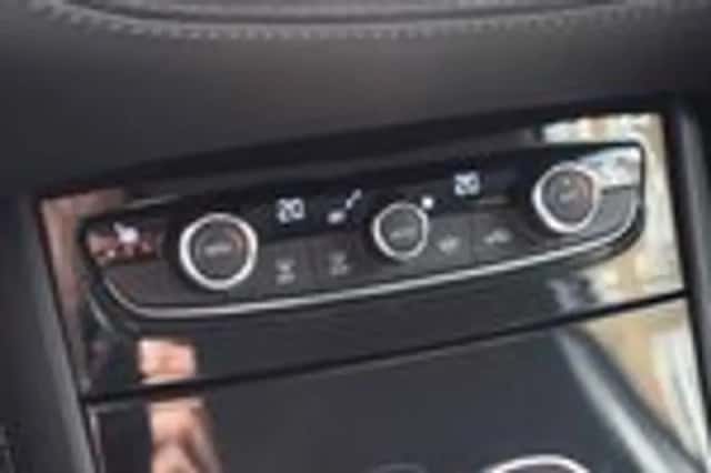Opel Grandland X (2017) thumbnail 30