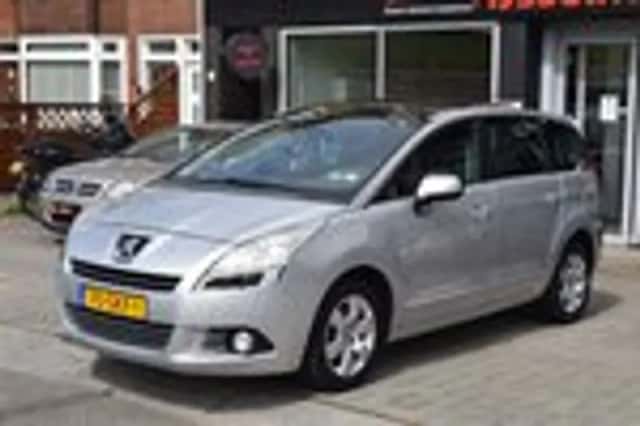 Peugeot 5008 (2011) thumbnail 2