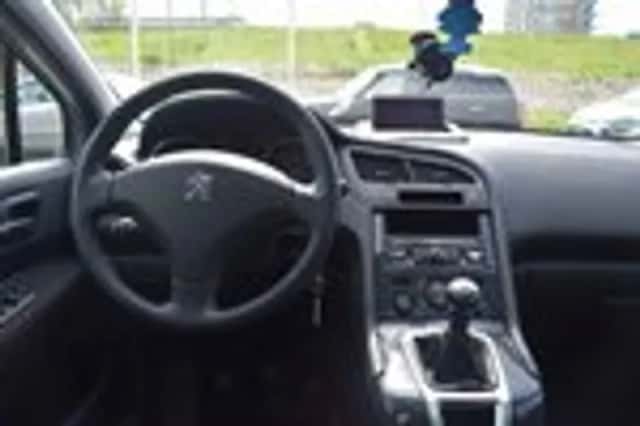 Peugeot 5008 (2011) thumbnail 11