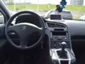 Peugeot 5008 (2011) thumbnail 11