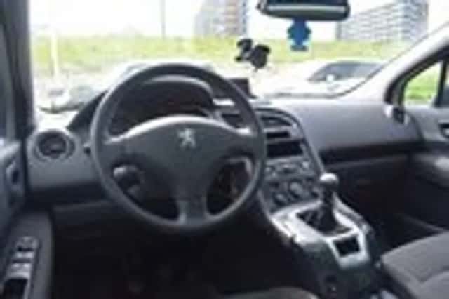 Peugeot 5008 (2011) thumbnail 12