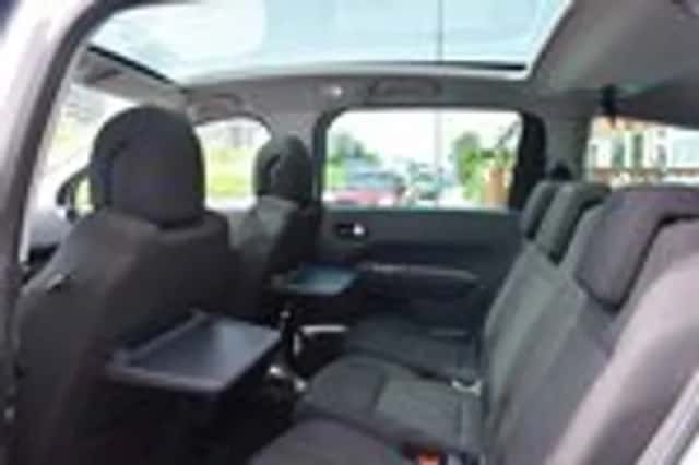 Peugeot 5008 (2011) thumbnail 14