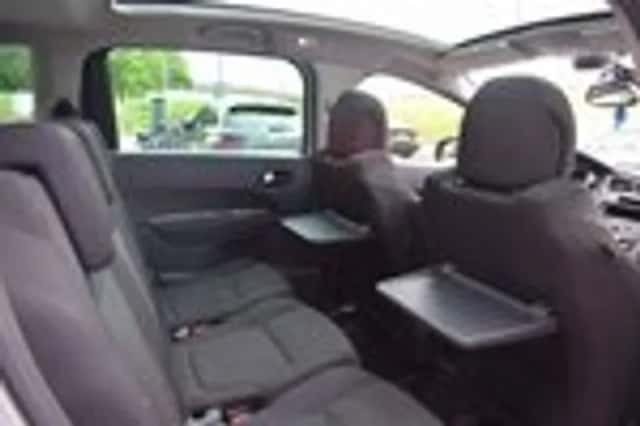 Peugeot 5008 (2011) thumbnail 16