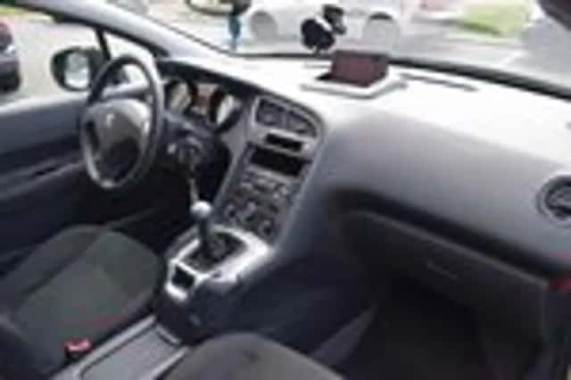 Peugeot 5008 (2011) thumbnail 18