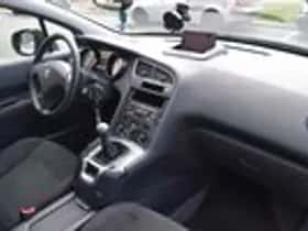 Peugeot 5008 (2011) thumbnail 18