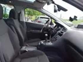 Peugeot 5008 (2011) thumbnail 19