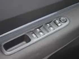Peugeot 5008 (2011) thumbnail 20
