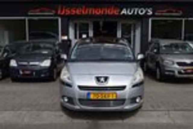 Peugeot 5008 (2011) thumbnail 3