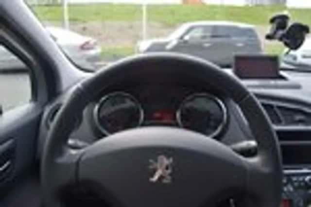 Peugeot 5008 (2011) thumbnail 21