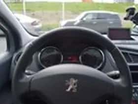 Peugeot 5008 (2011) thumbnail 21
