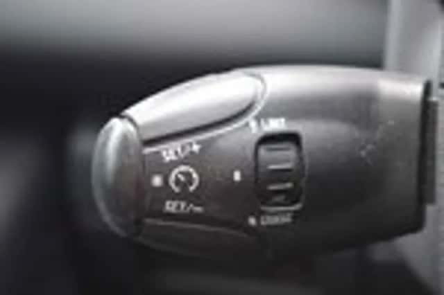 Peugeot 5008 (2011) thumbnail 25