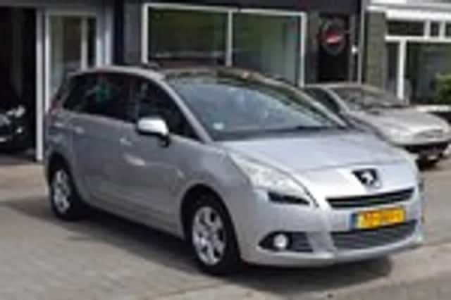 Peugeot 5008 (2011) thumbnail 5
