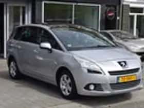 Peugeot 5008 (2011) thumbnail 5