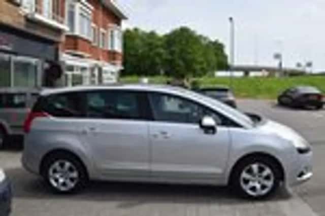 Peugeot 5008 (2011) thumbnail 6