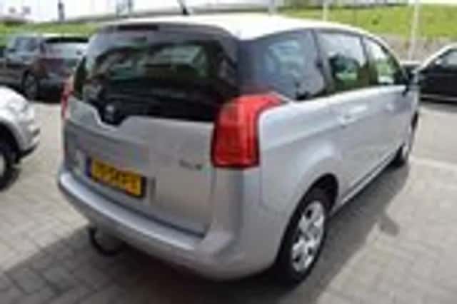 Peugeot 5008 (2011) thumbnail 7