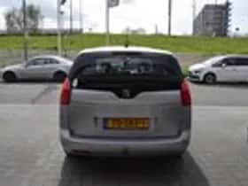 Peugeot 5008 (2011) thumbnail 8