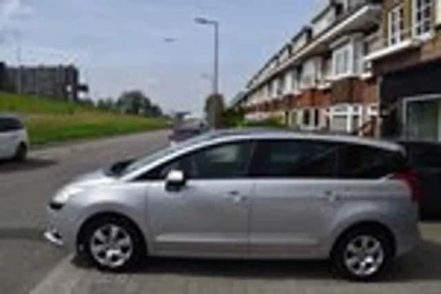 Peugeot 5008 (2011) thumbnail 10