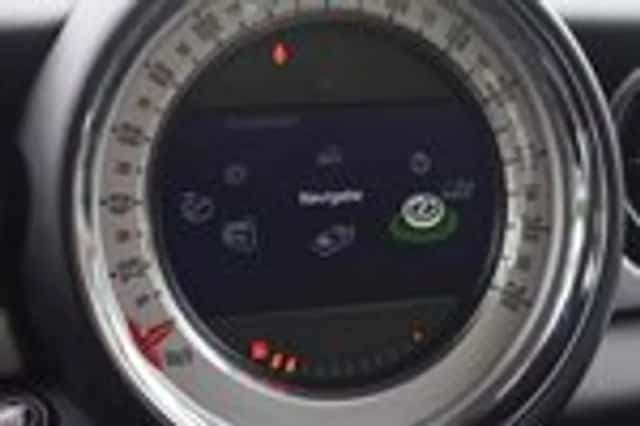 MINI Mini (2013) thumbnail 23