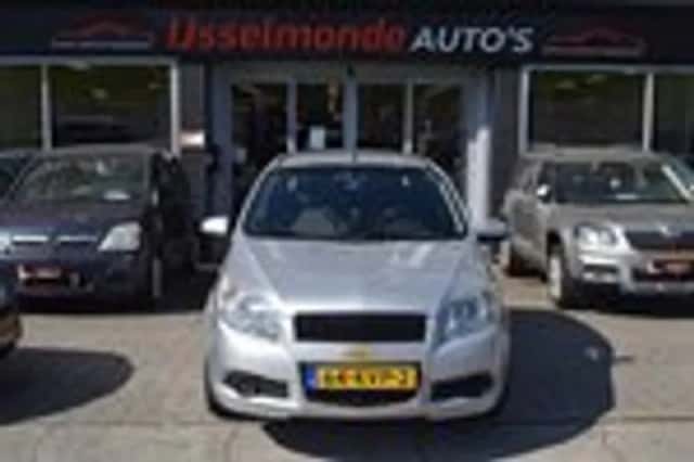 Chevrolet Aveo (2010) thumbnail 3