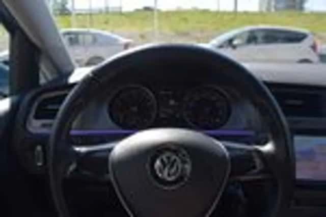 Volkswagen Golf (2013) thumbnail 23