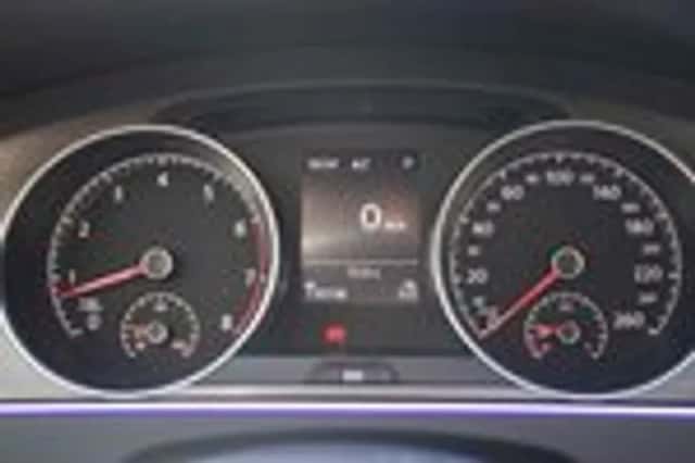 Volkswagen Golf (2013) thumbnail 24