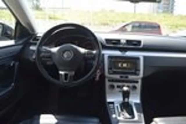Volkswagen Passat (2012) thumbnail 12
